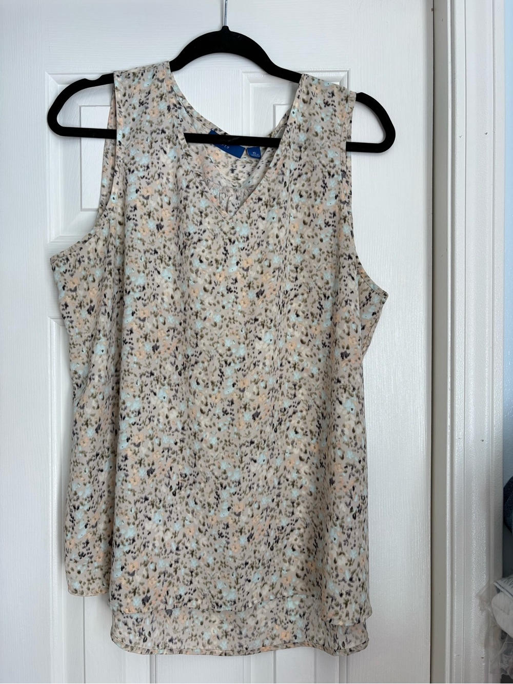 Apt. 9 Beige Floral V-Neck Sleeveless Camisole